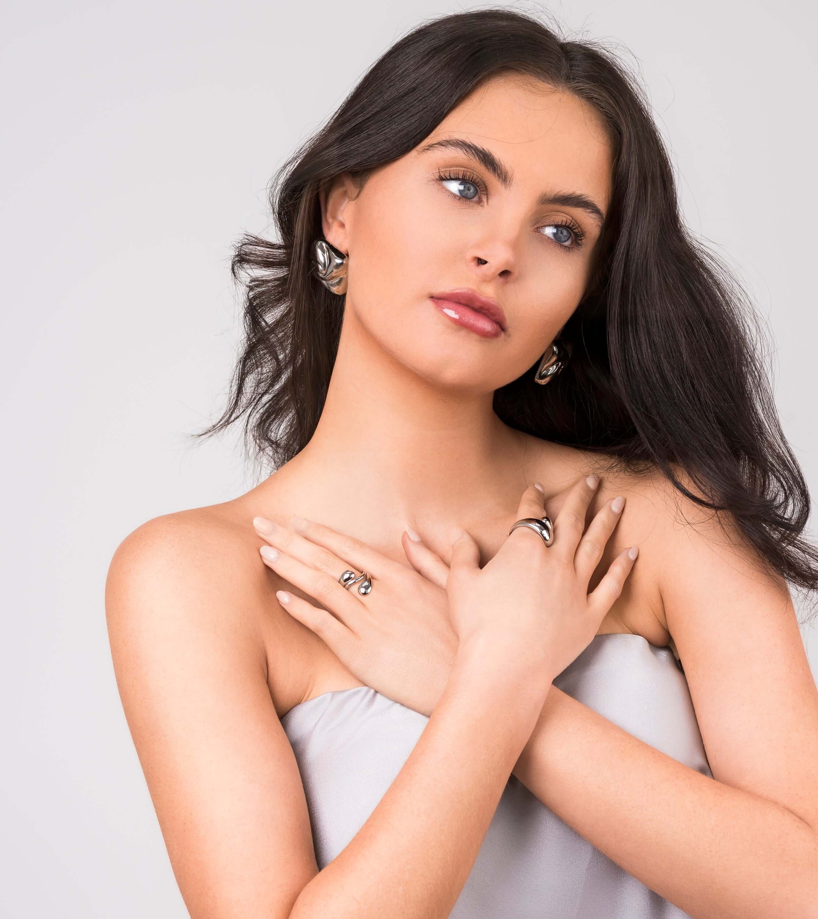 Model wearing the Agnes Water Drop Adjustable Ring, showcasing elegance and style in a minimalist design.