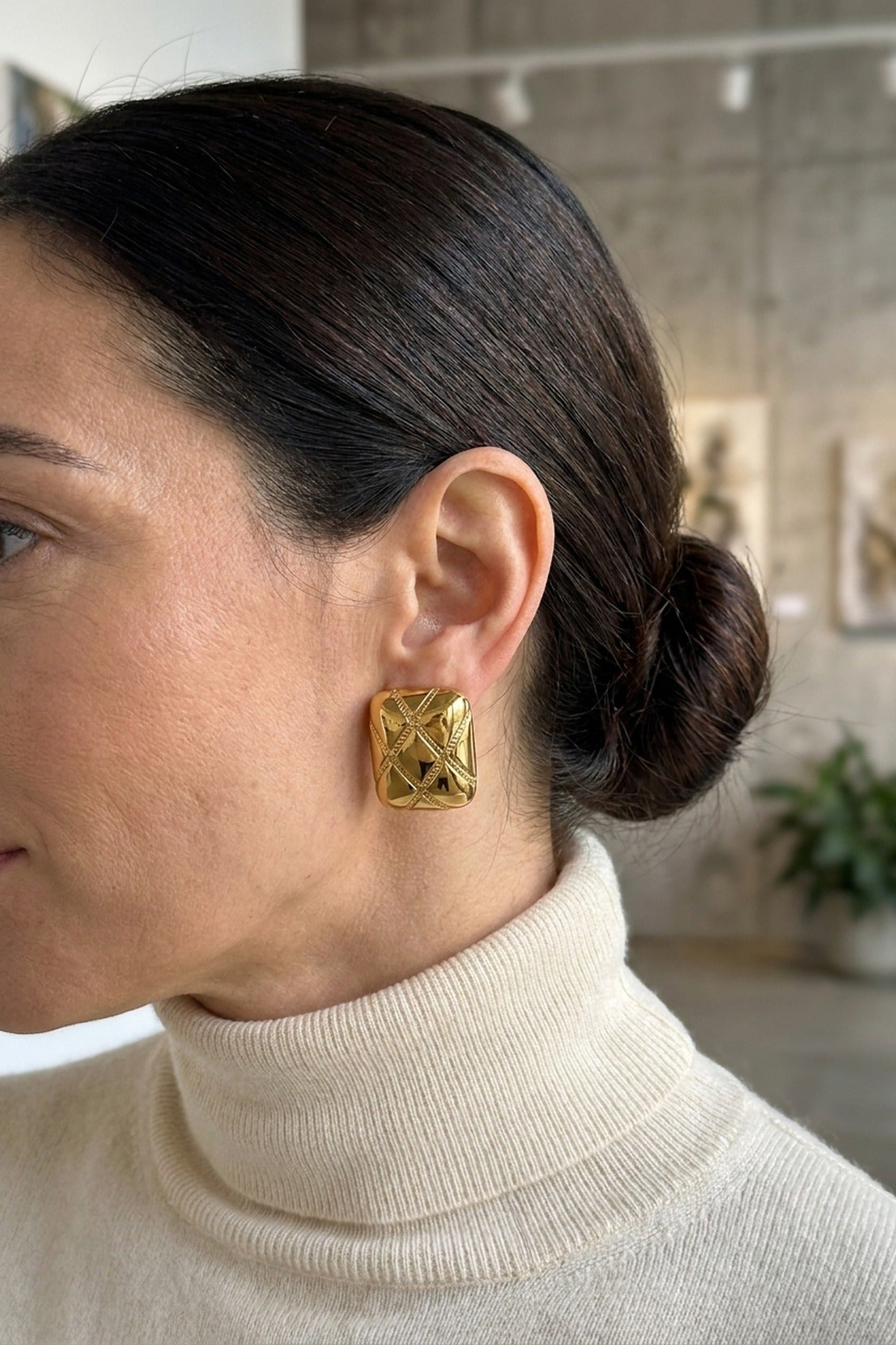 Gold Bev Geometrc Square Earrings