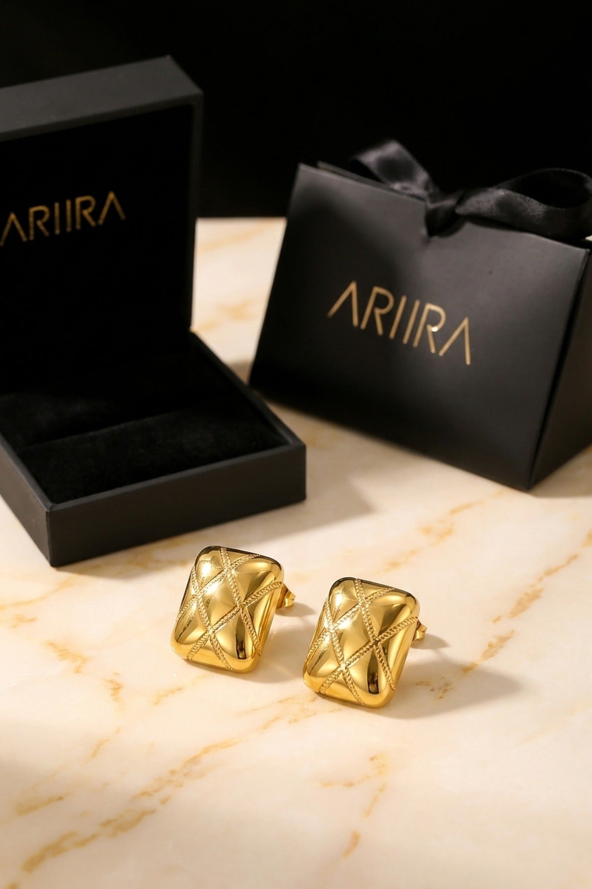 Gold Bev Geometrc Square Earrings