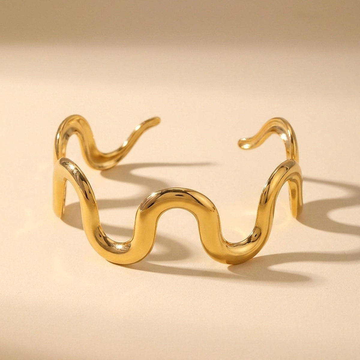 Gold Mariya Wavy Luxe Bracelet