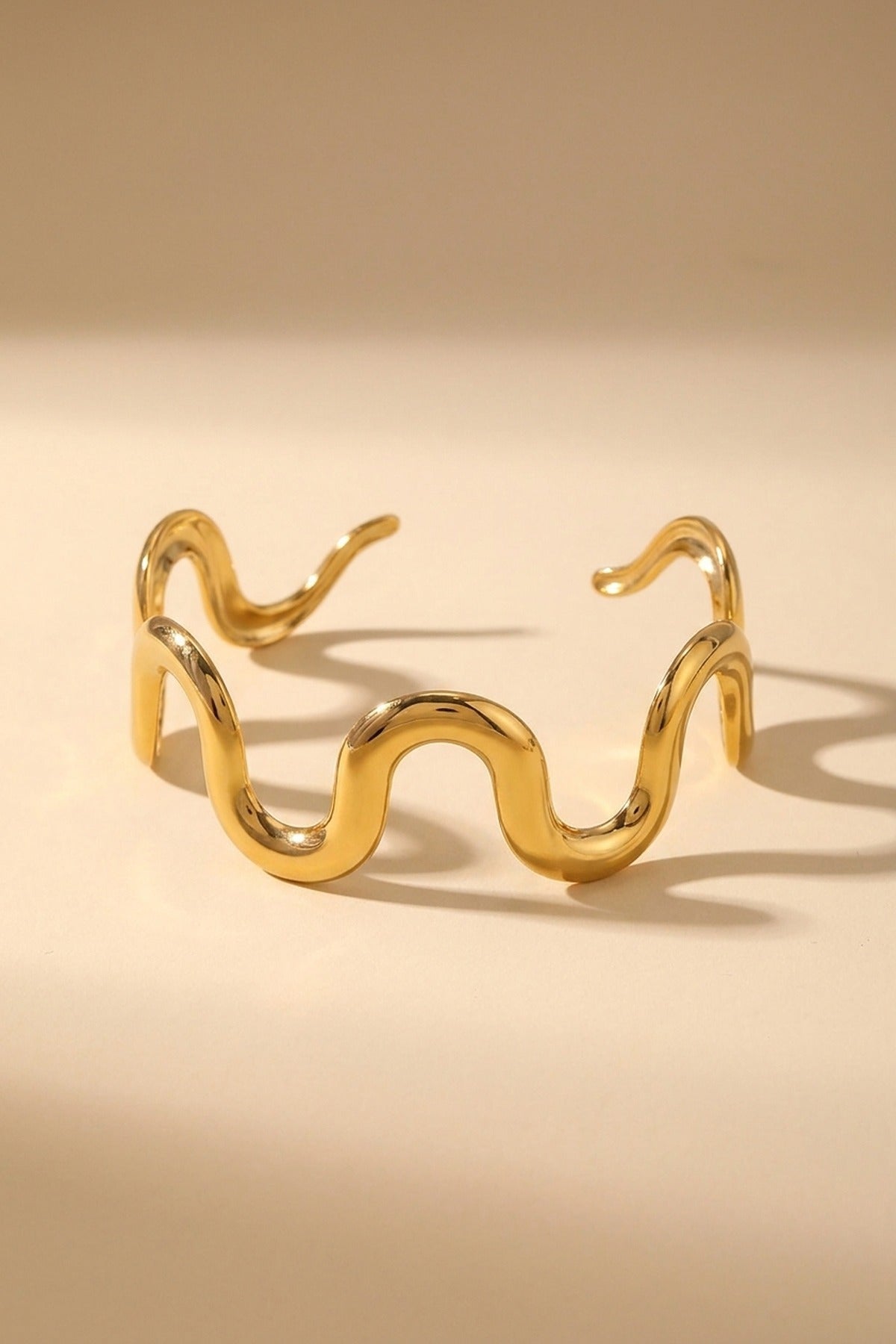 Gold Mariya Wavy Luxe Bracelet