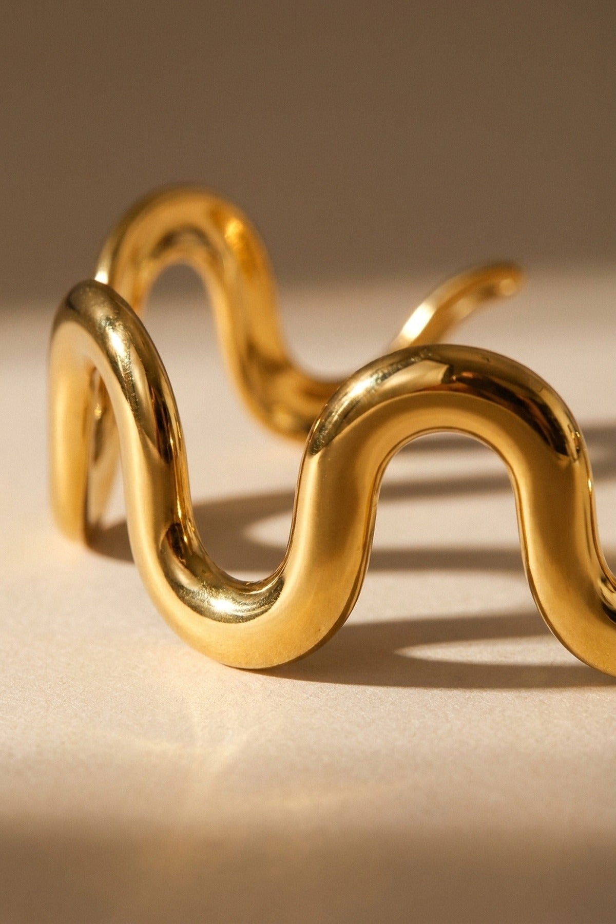 Gold Mariya Wavy Luxe Bracelet