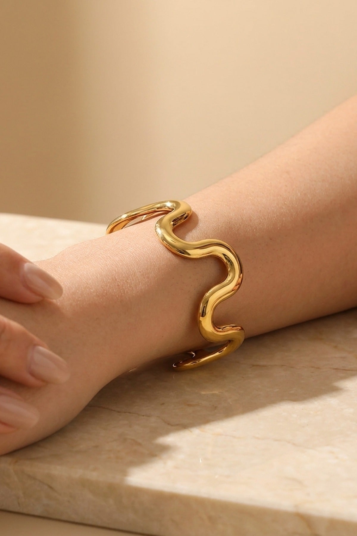 Gold Mariya Wavy Luxe Bracelet