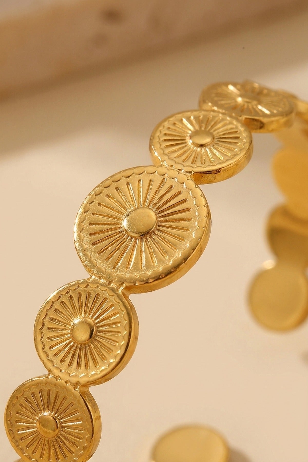 gold Jandu Round Geo Bracelet