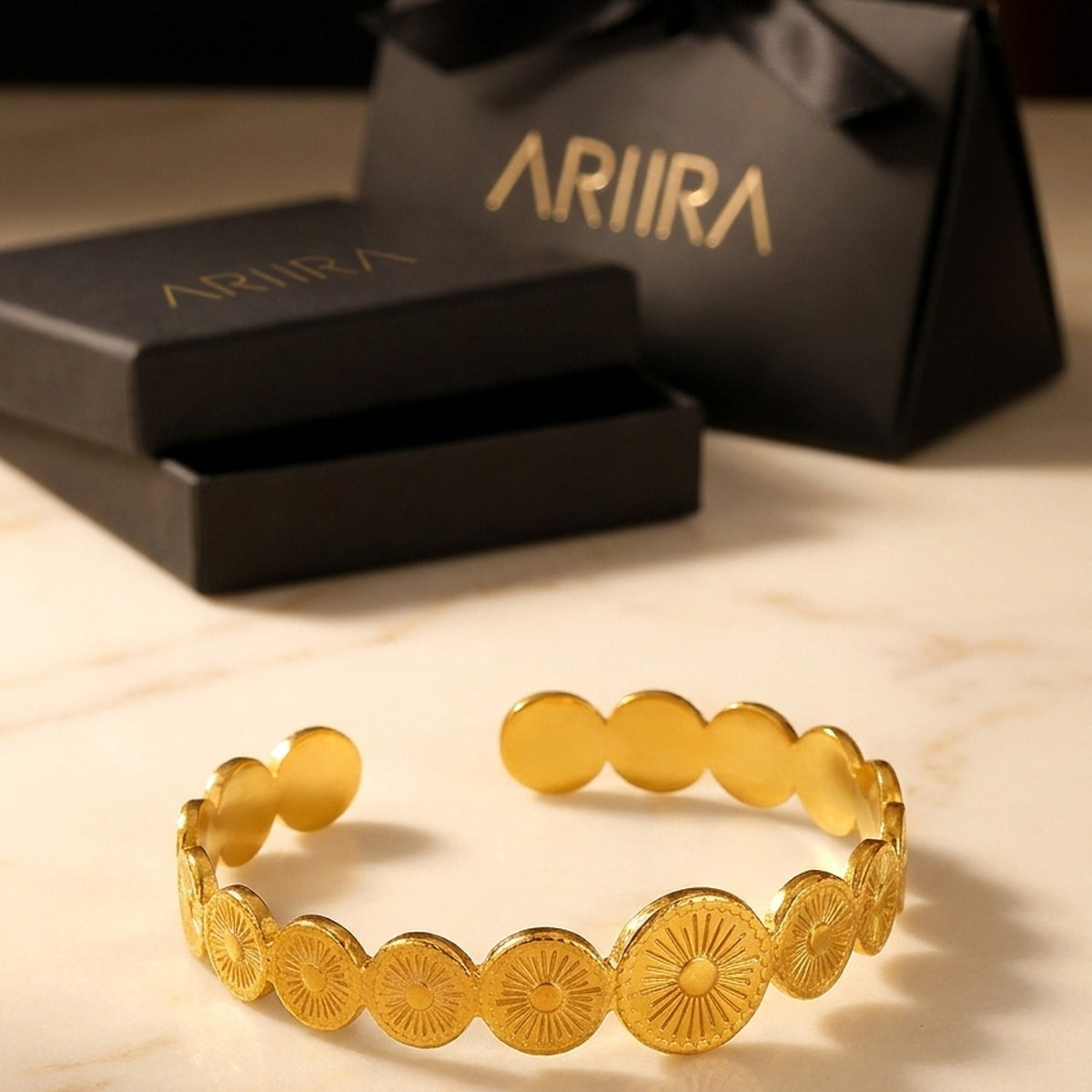 gold Jandu Round Geo Bracelet