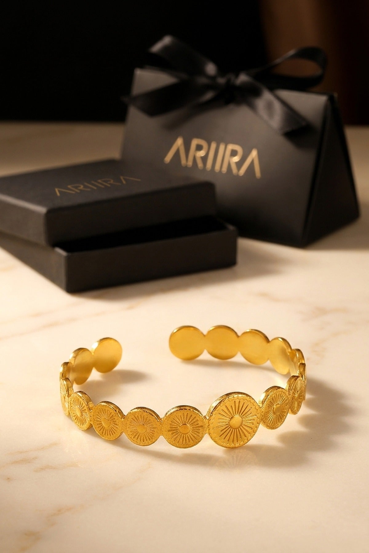 gold Jandu Round Geo Bracelet