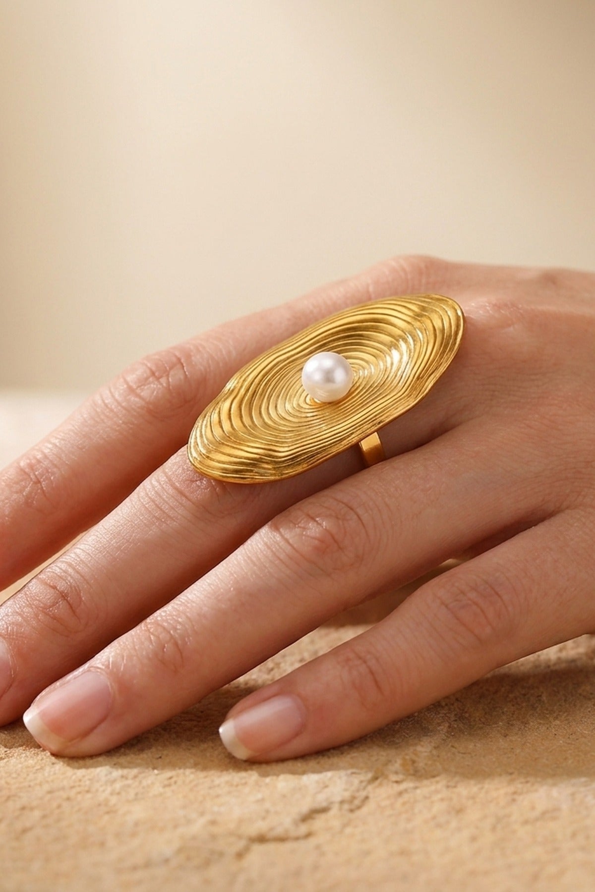 gold Verai Minimalist Oval Ring