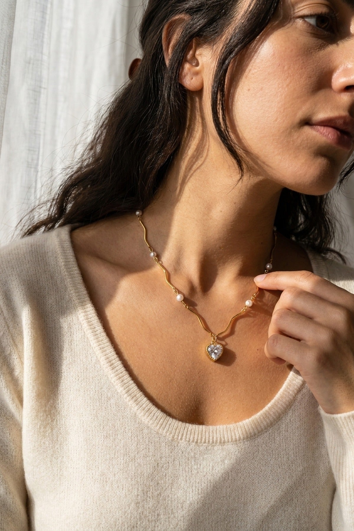 Gold Magnolia Wavy Chain Pearl