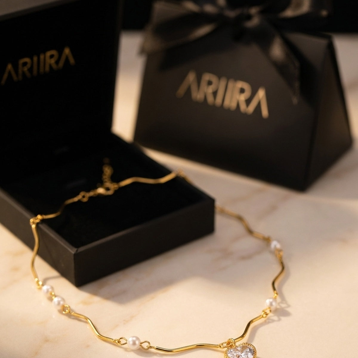 Gold Magnolia Wavy Chain Pearl